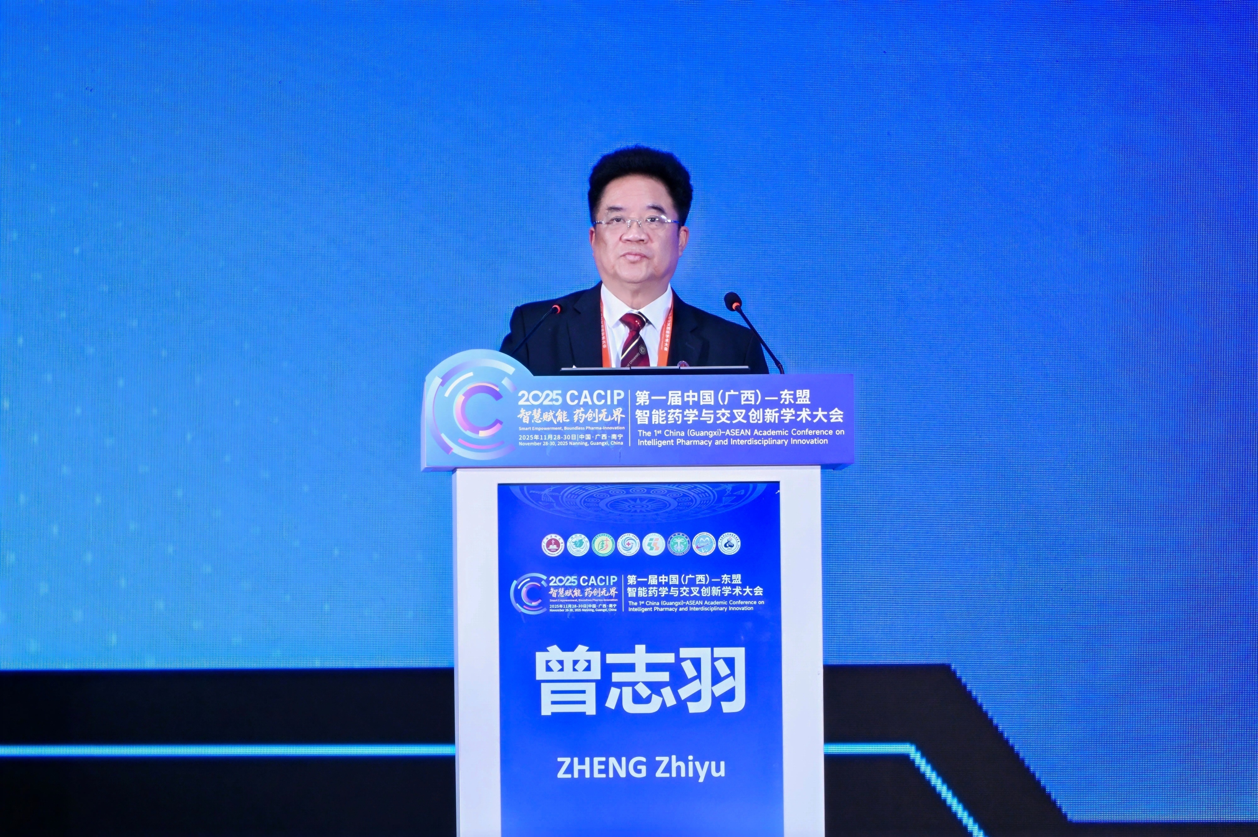 曾志羽校长.jpg